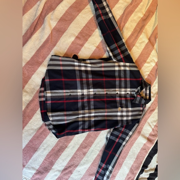 Button up Burberry - Picture 2 of 8